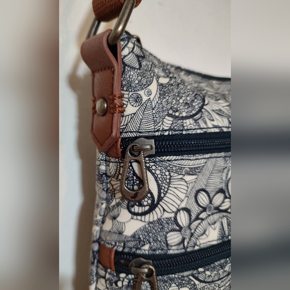 SAKROOTS Navy Spirit Desert 2 Artist Circle Crossbody Bag. New. - Picture 10 of 15